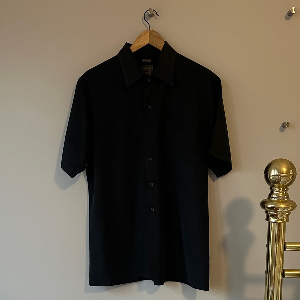 Men's Black Short Sleeve Button-Down Shirt